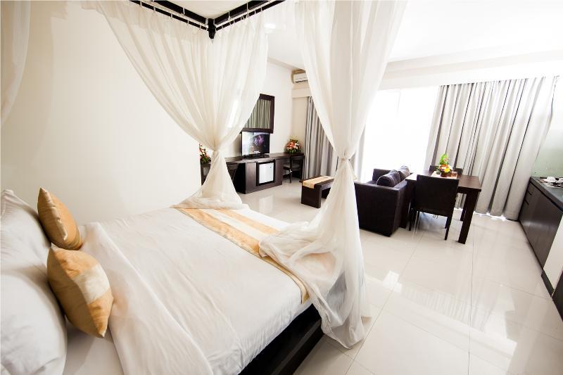 Aparthotel Swiss-Belcourt Sunset Seminyak Exterior foto