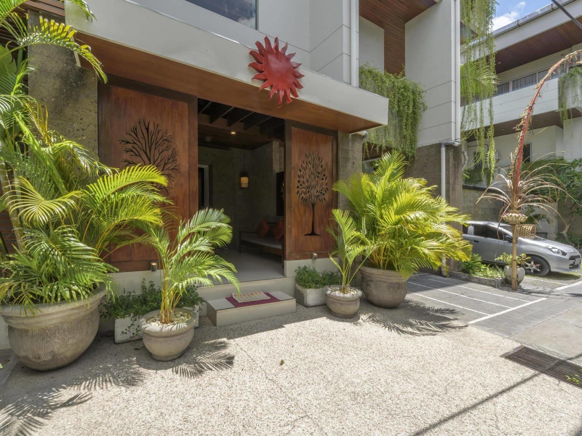 Aparthotel Swiss-Belcourt Sunset Seminyak Exterior foto