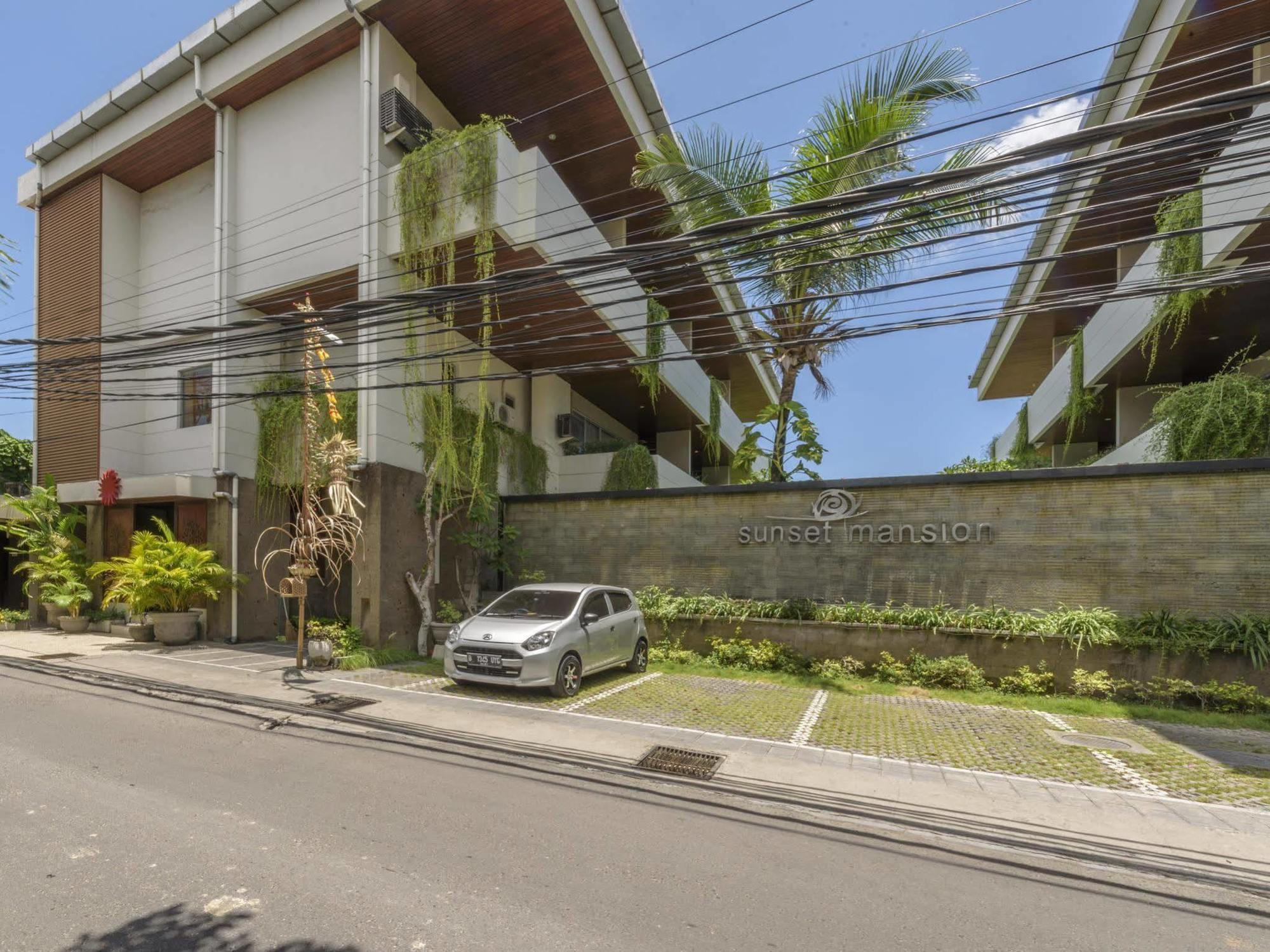 Aparthotel Swiss-Belcourt Sunset Seminyak Exterior foto