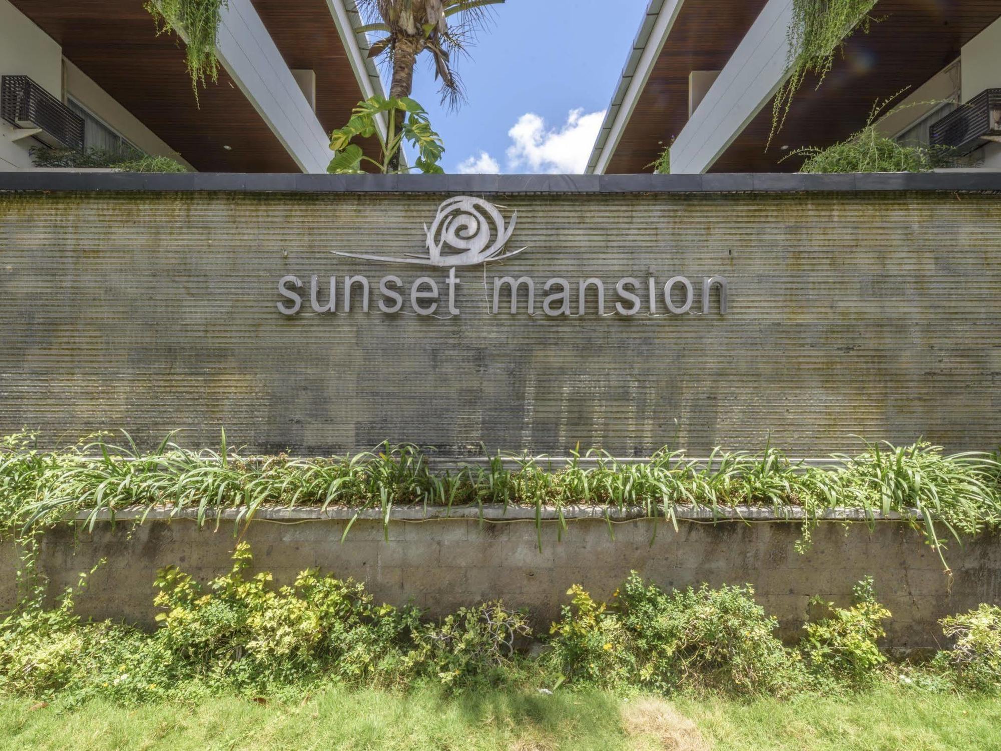 Aparthotel Swiss-Belcourt Sunset Seminyak Exterior foto