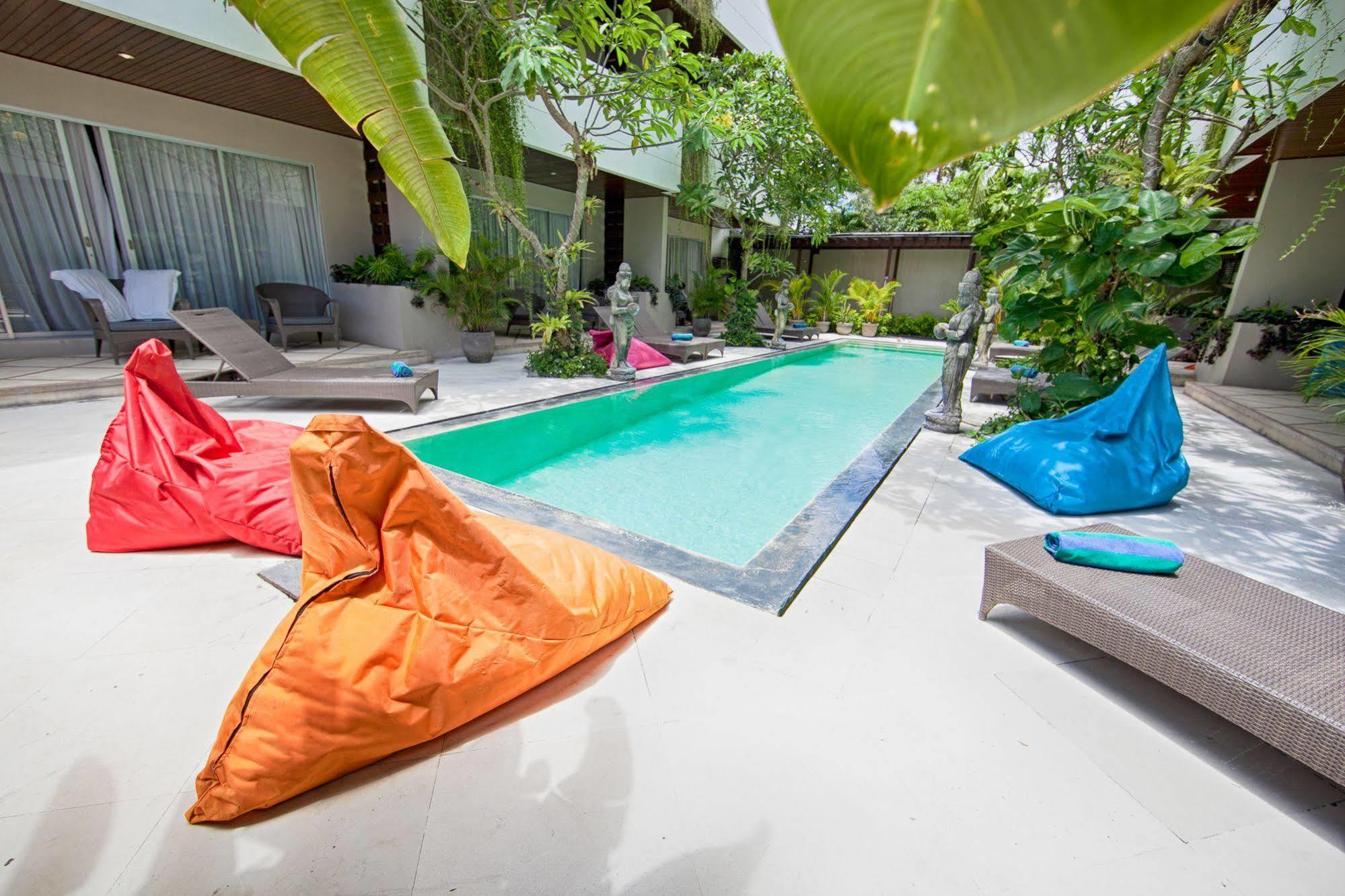 Aparthotel Swiss-Belcourt Sunset Seminyak Exterior foto
