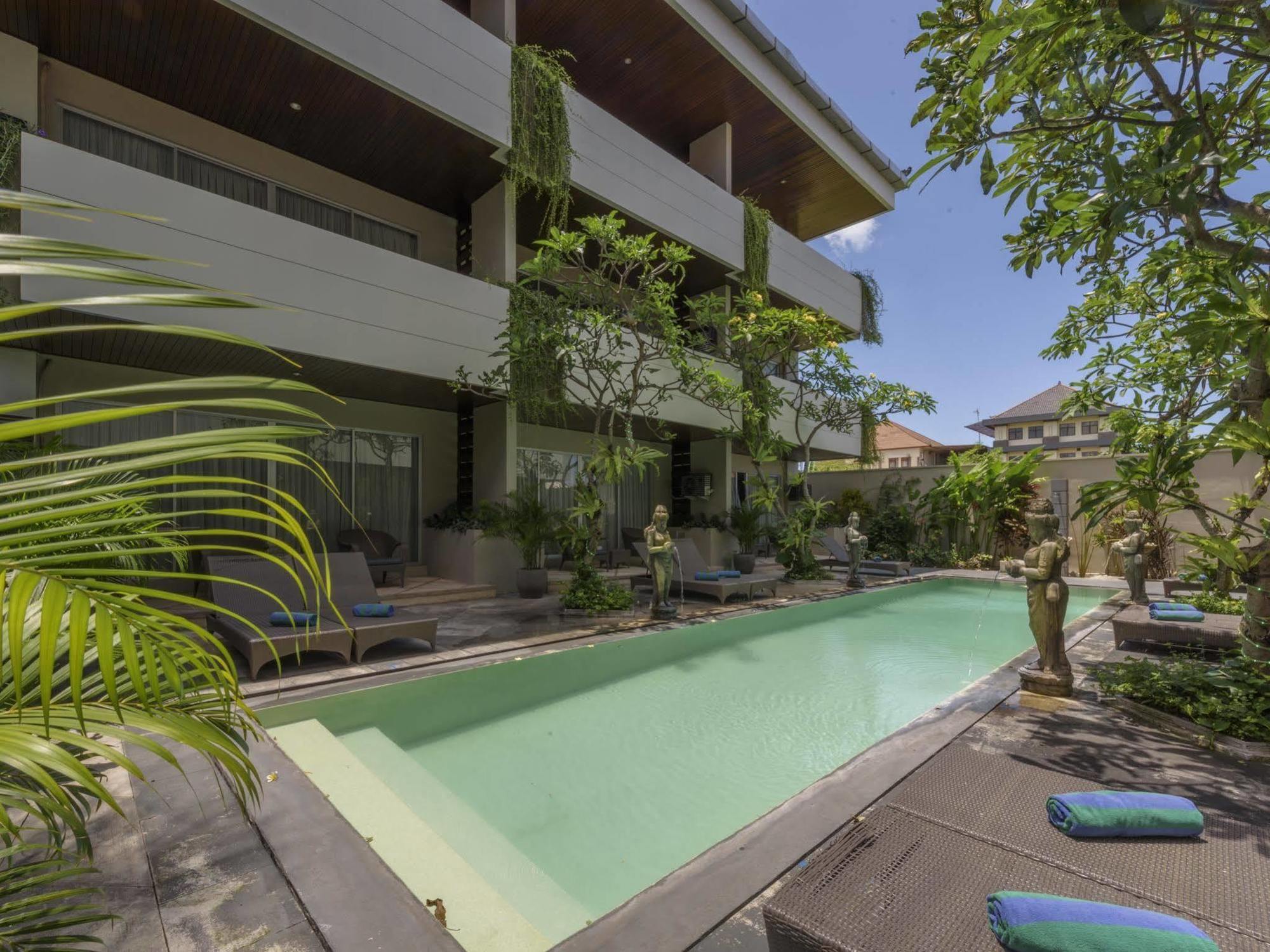 Aparthotel Swiss-Belcourt Sunset Seminyak Exterior foto