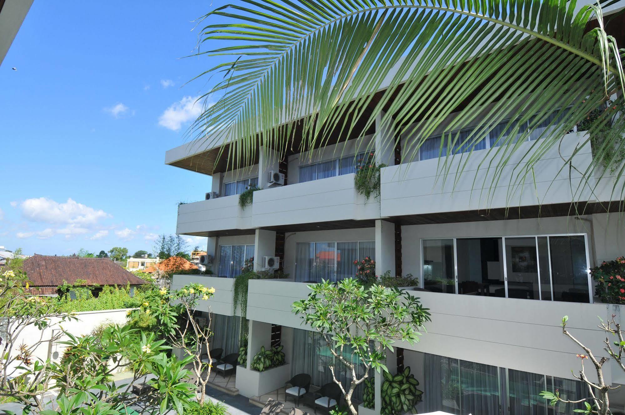 Aparthotel Swiss-Belcourt Sunset Seminyak Exterior foto